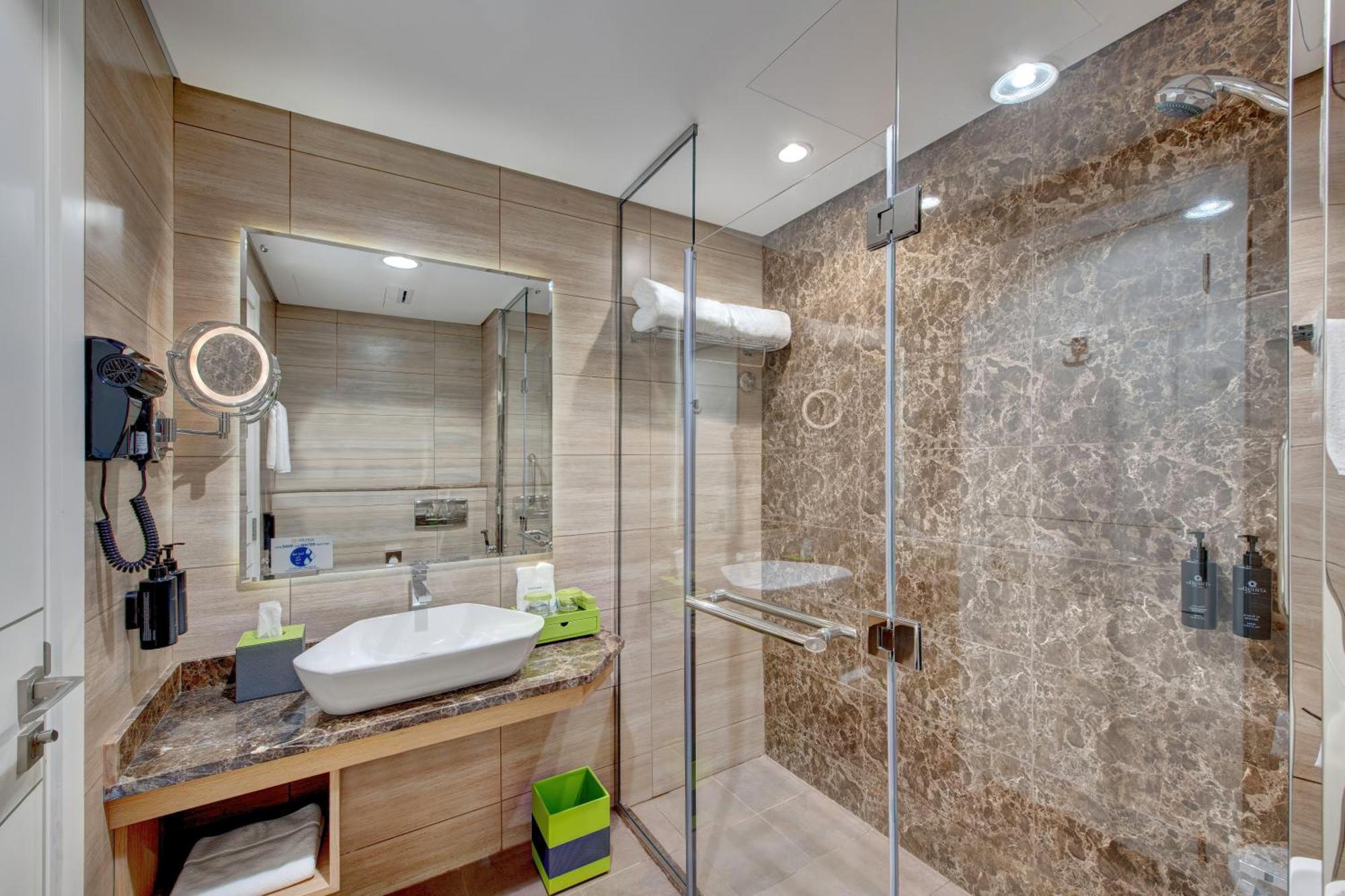 La Quinta By Wyndham Abu Dhabi Al Wahda Hotel Ngoại thất bức ảnh