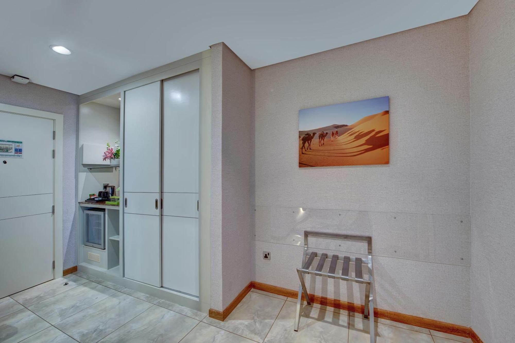 La Quinta By Wyndham Abu Dhabi Al Wahda Hotel Ngoại thất bức ảnh