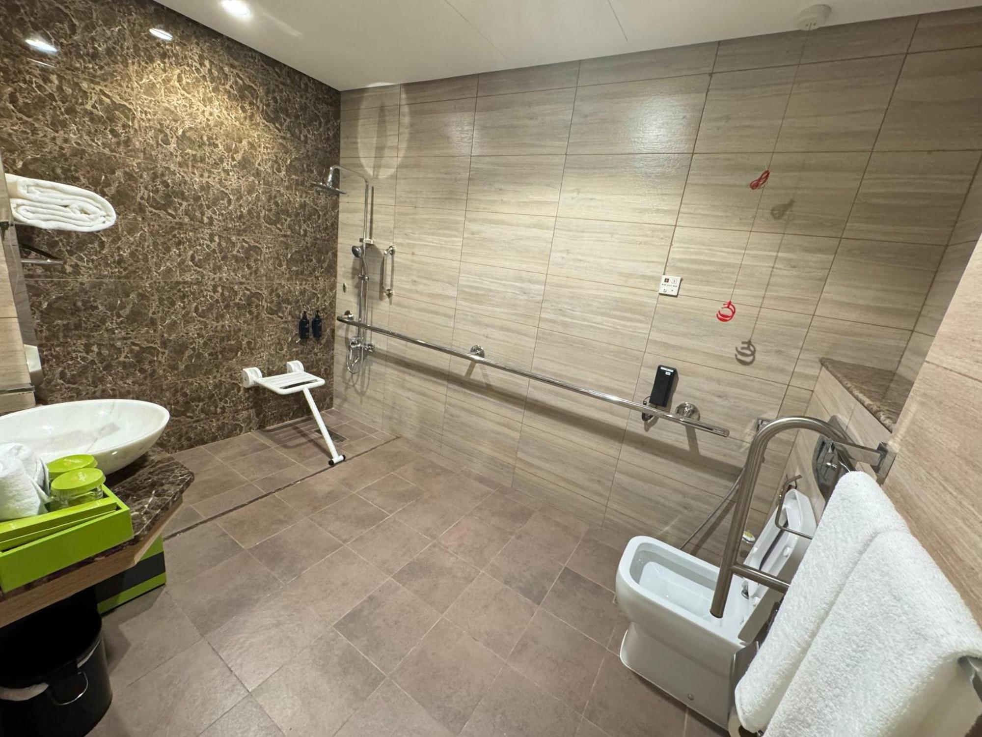 La Quinta By Wyndham Abu Dhabi Al Wahda Hotel Ngoại thất bức ảnh