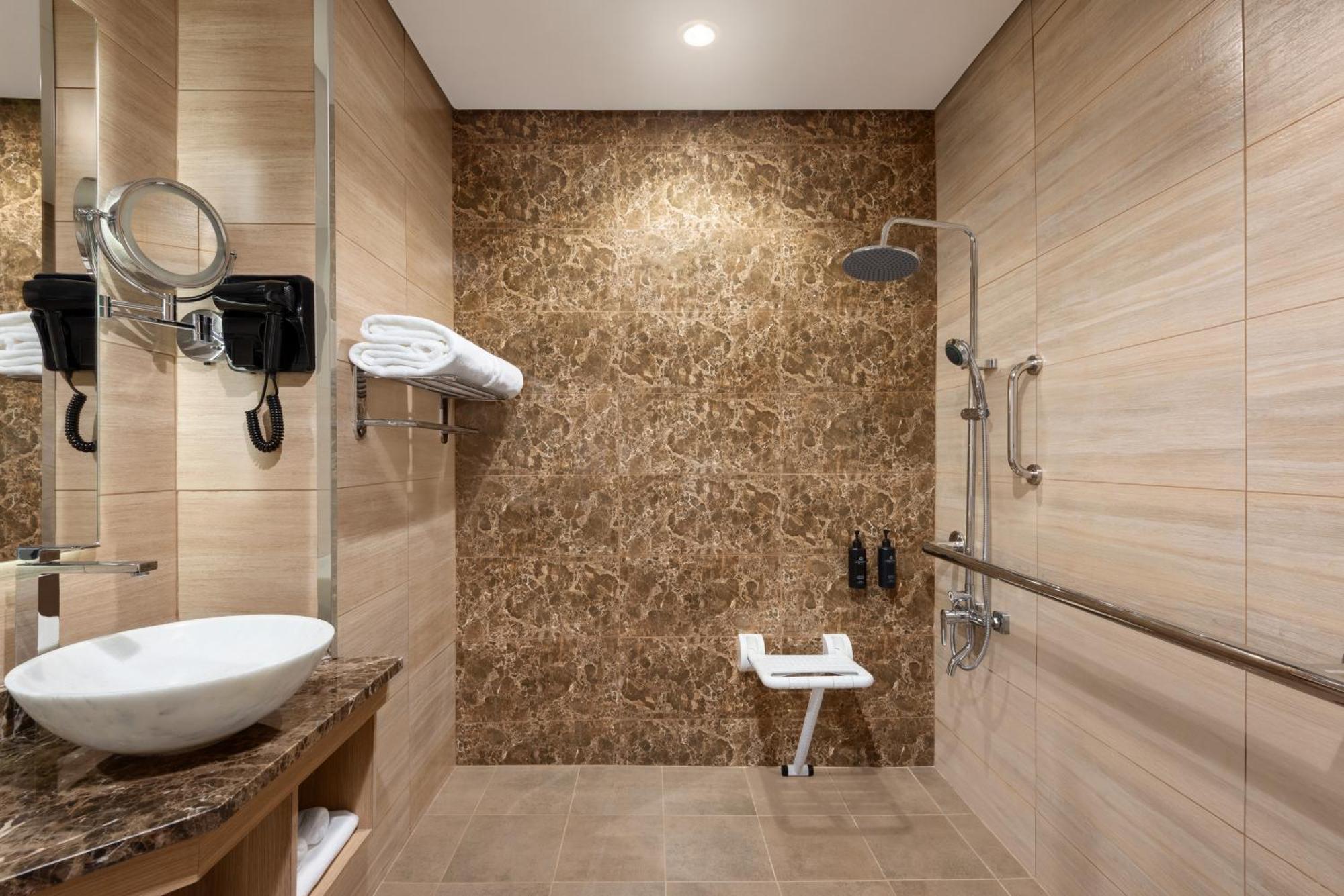 La Quinta By Wyndham Abu Dhabi Al Wahda Hotel Ngoại thất bức ảnh