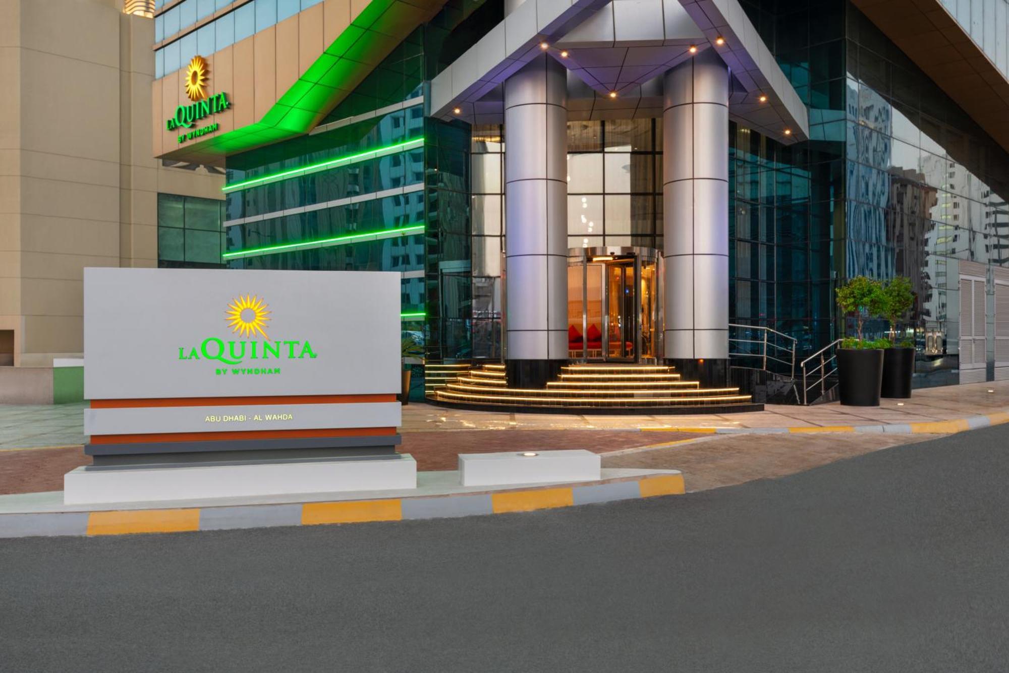La Quinta By Wyndham Abu Dhabi Al Wahda Hotel Ngoại thất bức ảnh