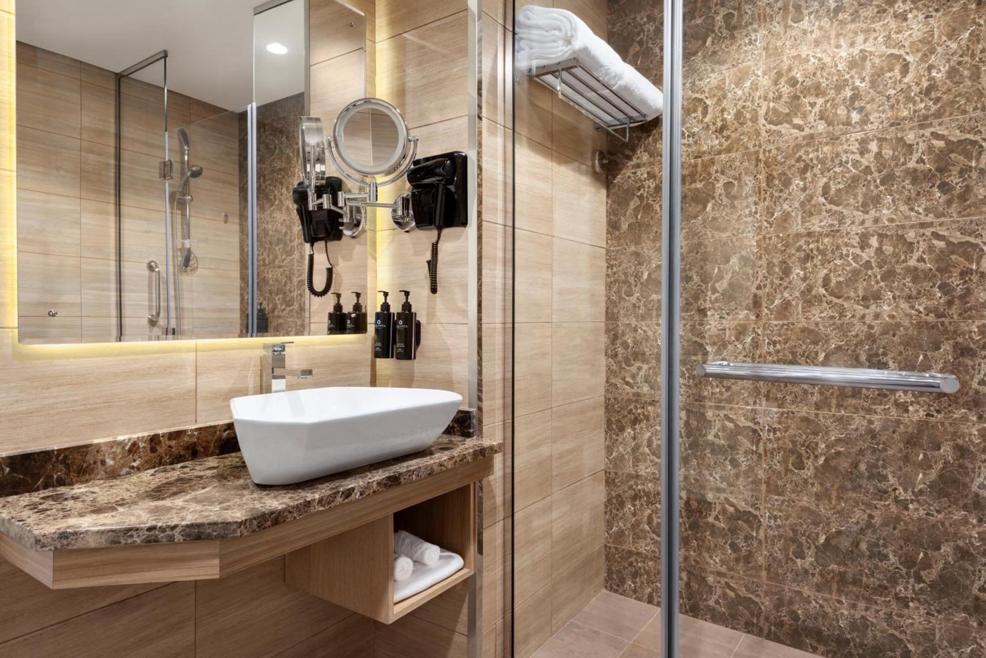 La Quinta By Wyndham Abu Dhabi Al Wahda Hotel Ngoại thất bức ảnh